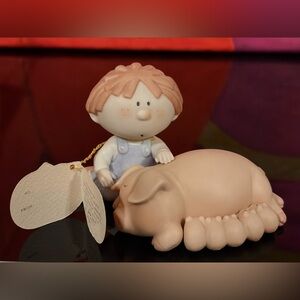 Charming Tan and Cream Home Art Sculpture.